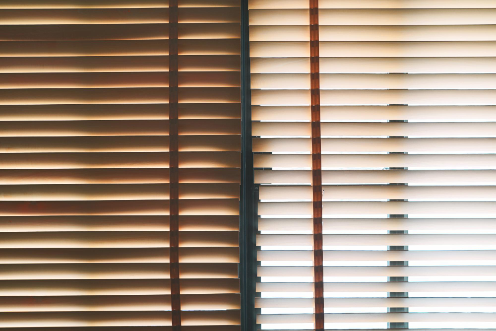 Pros & Cons Faux Wood vs. Wood Blinds